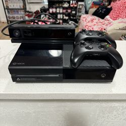 Xbox One With 2 Controllers And Camera No HDMi