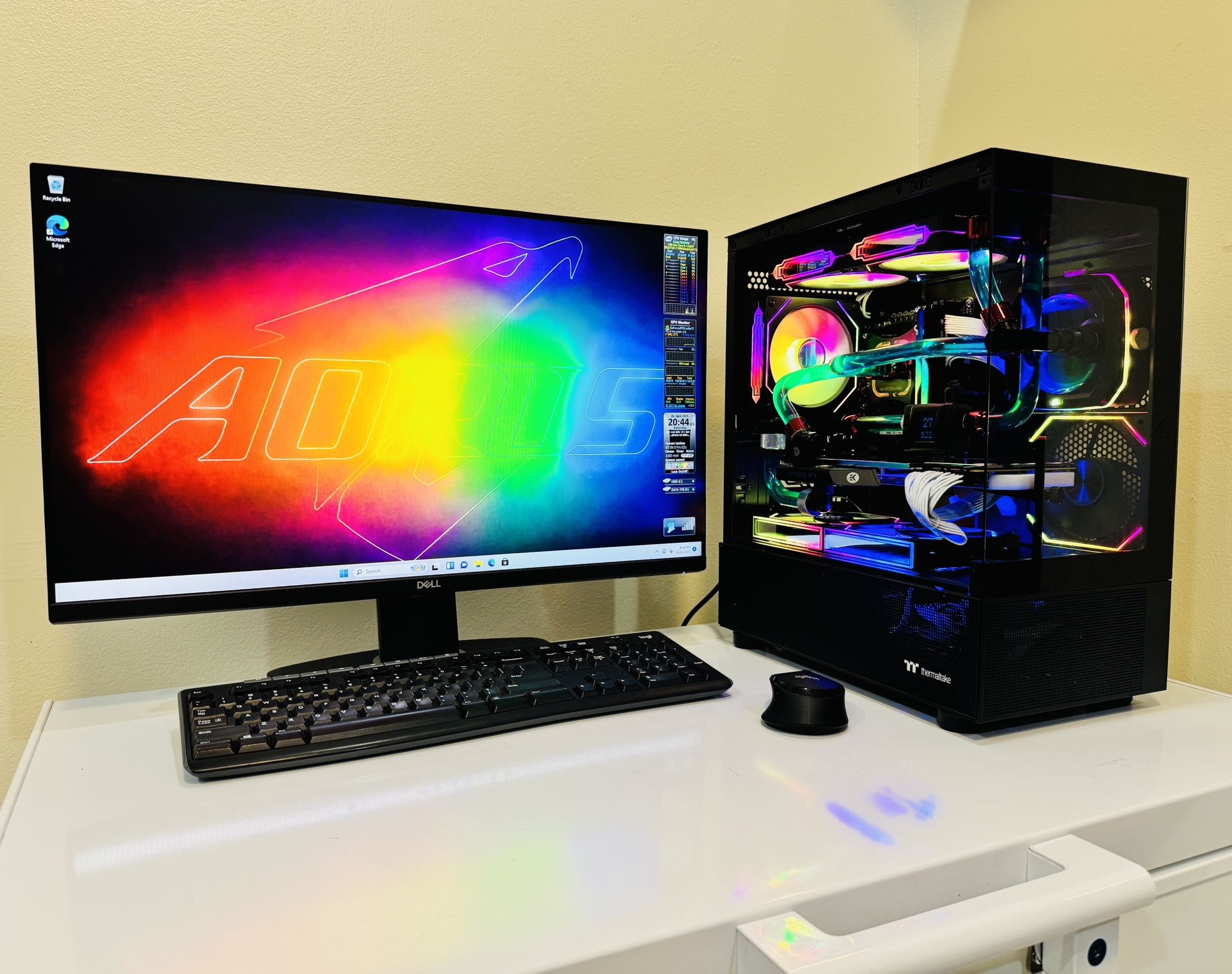 NEW 12th Gen Gaming PC 12 Core I5 @3,9GHz. RTX 2080TI. 256G M2 /1T HDD, Professional Water Cooling. 32G DDR5. WIFI, USB 3,2. 850W PSU. 27”Monit