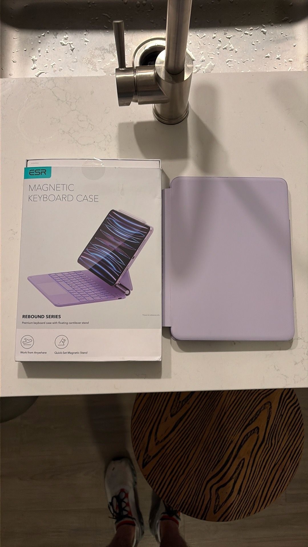 ESR Rebound Series Magnetic Keyboard Case Purple - iPad Pro/Air 11” - Model 6B012A