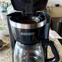 Coffee Maker With A Reusable Filter Busket