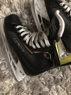 Bauer Hockey Junior Skates Size 8.5!