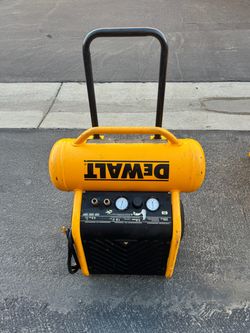 DEWALT 4.5 Gal. Portable Electric Air Compressor