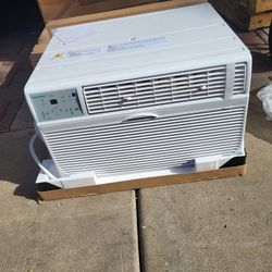 KEYSTONE  8000 BTU  115 Vol. THROUGH  THE WALL  AIR CONDITIONER   COOL 350 SQ.FT  Whet HEATER  IN WETE 