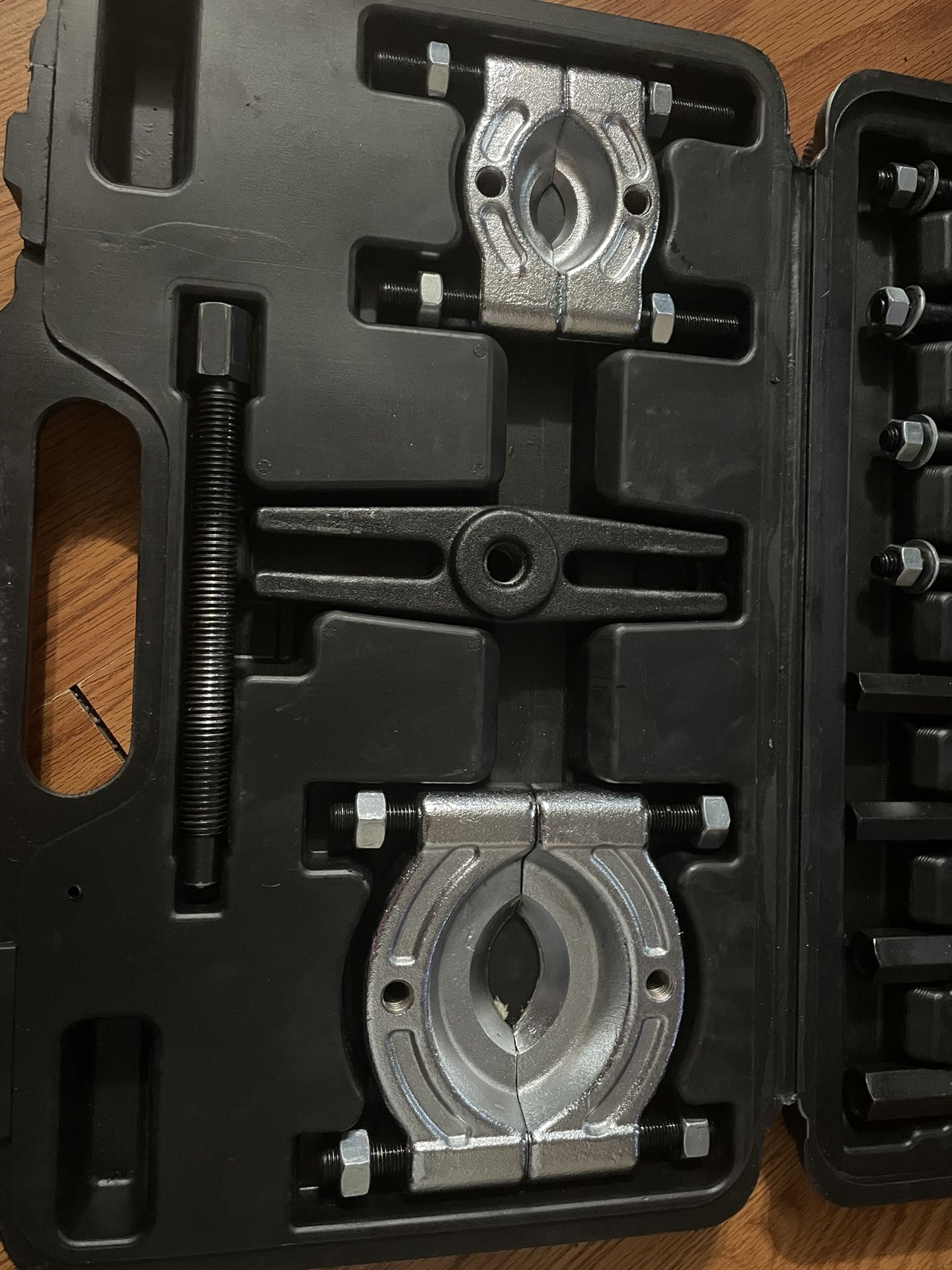 The Bearing Separator And Puller Set
