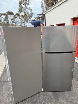 LG Stainless Steel Top-Freezer Refrigerator