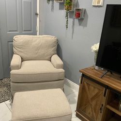 🎈New Swivel Rocker Chair  And Ottoman still with tags originally $600