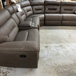 New Brown Recliner Sectional With Cup Holders And Usb Ports In Console 