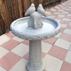 New Bird Bath Made Out Of Cement Beautiful Yard Decoration 