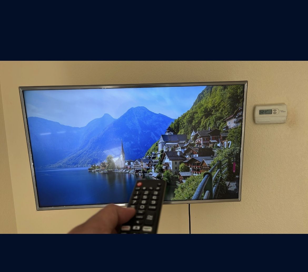 43in LG Flatscreen,Wall Mount,Remote Selling ASAP