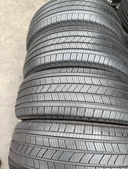 255 55 20 Michelín I'm selling this set of tires with 80% life left on all 4