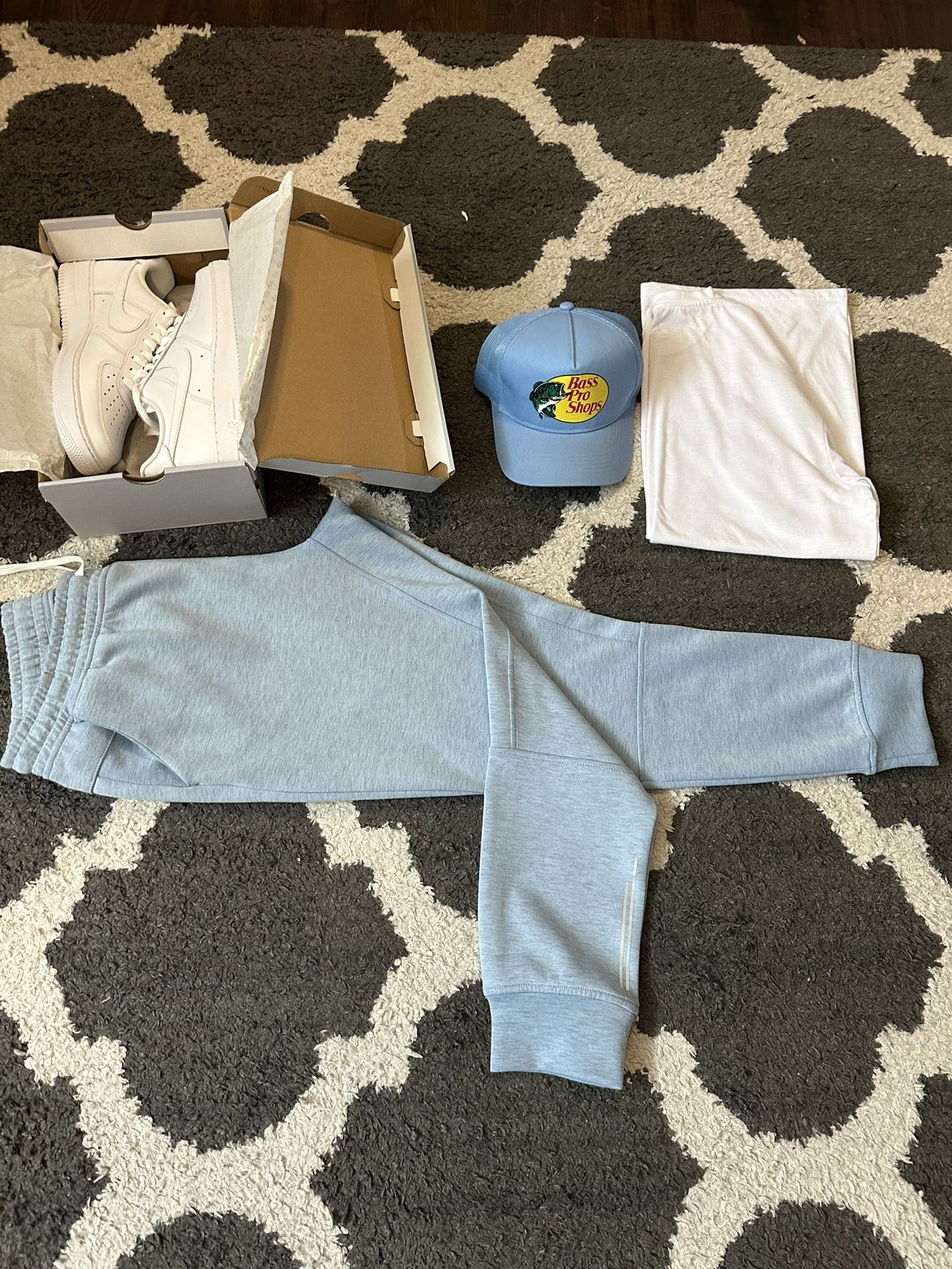 ASIC Tech Sweats Size Large , Bass Pro Trucker Hat Adjustable,Af1s Size 9 Brand New Never Worn