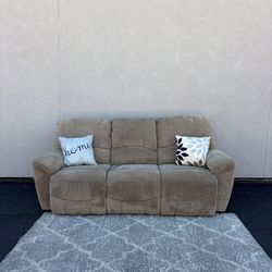 *Like New* Stunning Light Brown Dual Electric Recliner 7ft Sofa (Free Delivery 🚚)