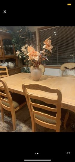Dining table & 6 chairs