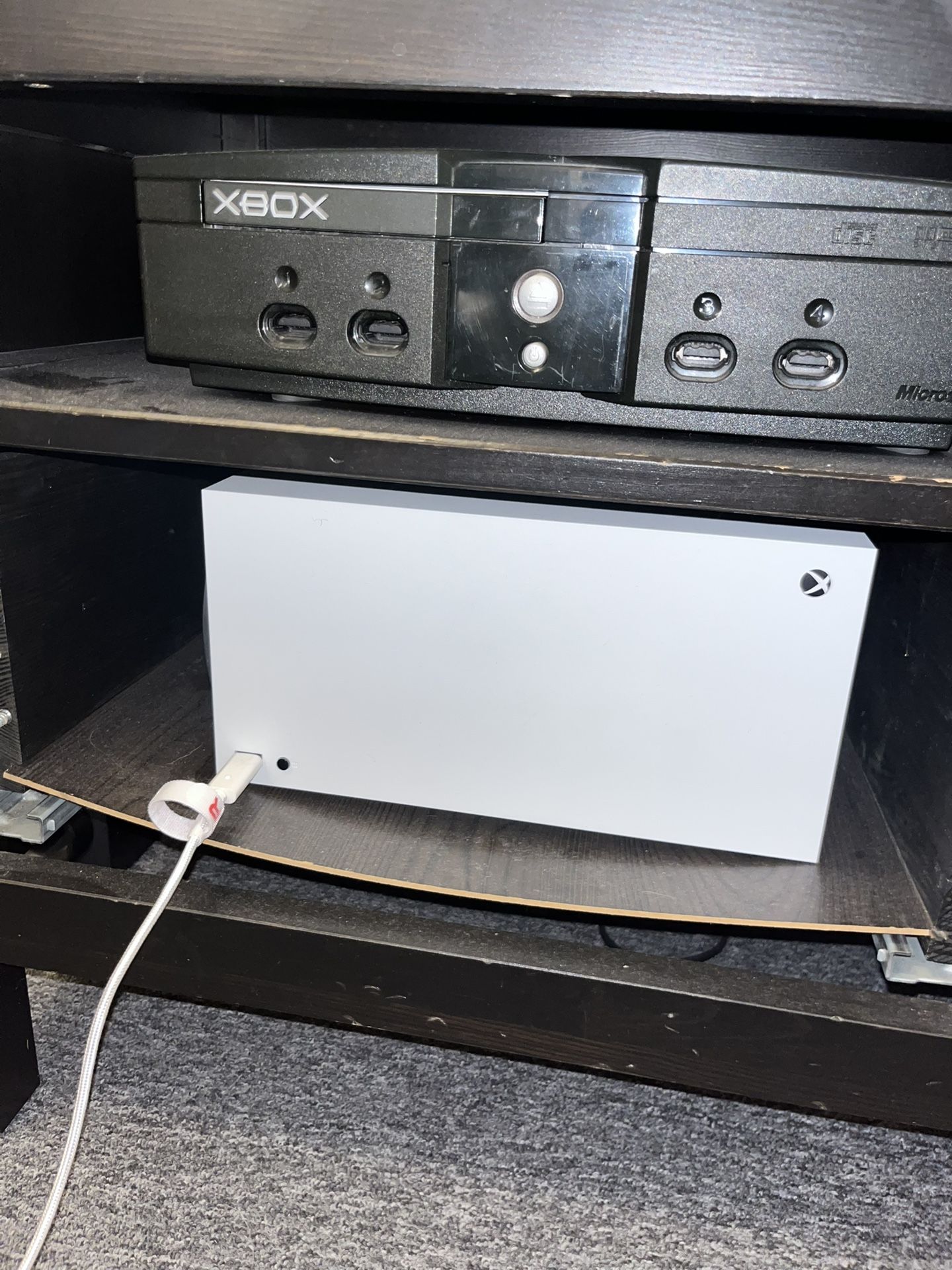 XBOX SERIES  X / 2 Controllers