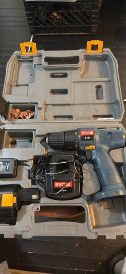 Ryobi 9.6V Compact Cordless Drill Set 3/8in Keyless w/ Case Charger 1 Batt