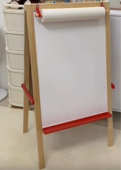 Kids double-sided easel