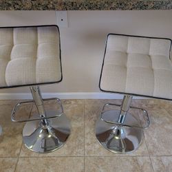 Furniture of America Wynona Adjustable Swivel Bar Stool in Ivory Finish: Ivory 360 degree swivel

