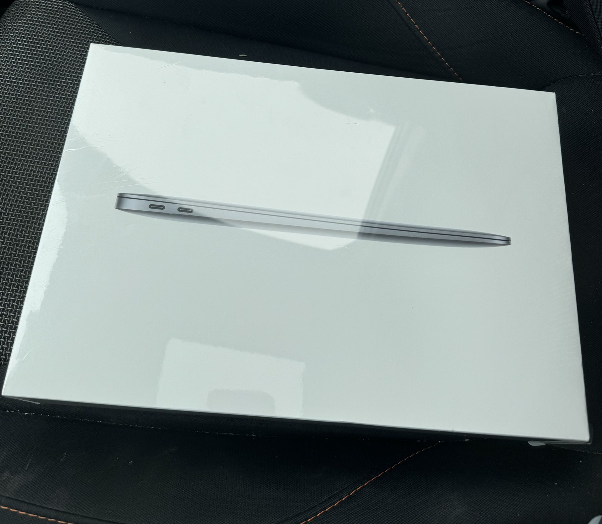 Apple MacBook Air 13.3" - Space Gray (M1, 8GB RAM, 256GB SSD)