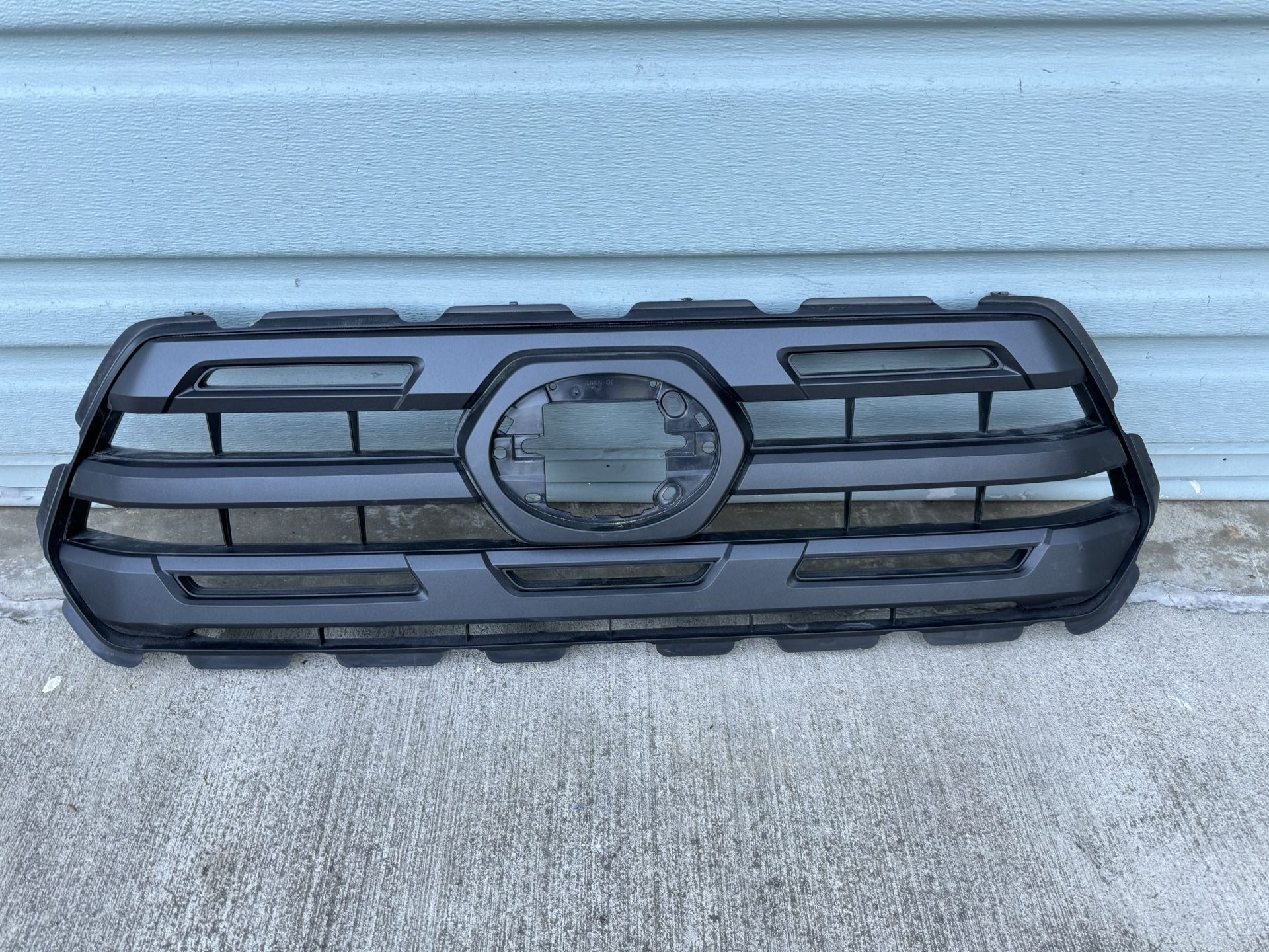 Toyota Tacoma 2016 2017 2018 2019 2020 Front Grille