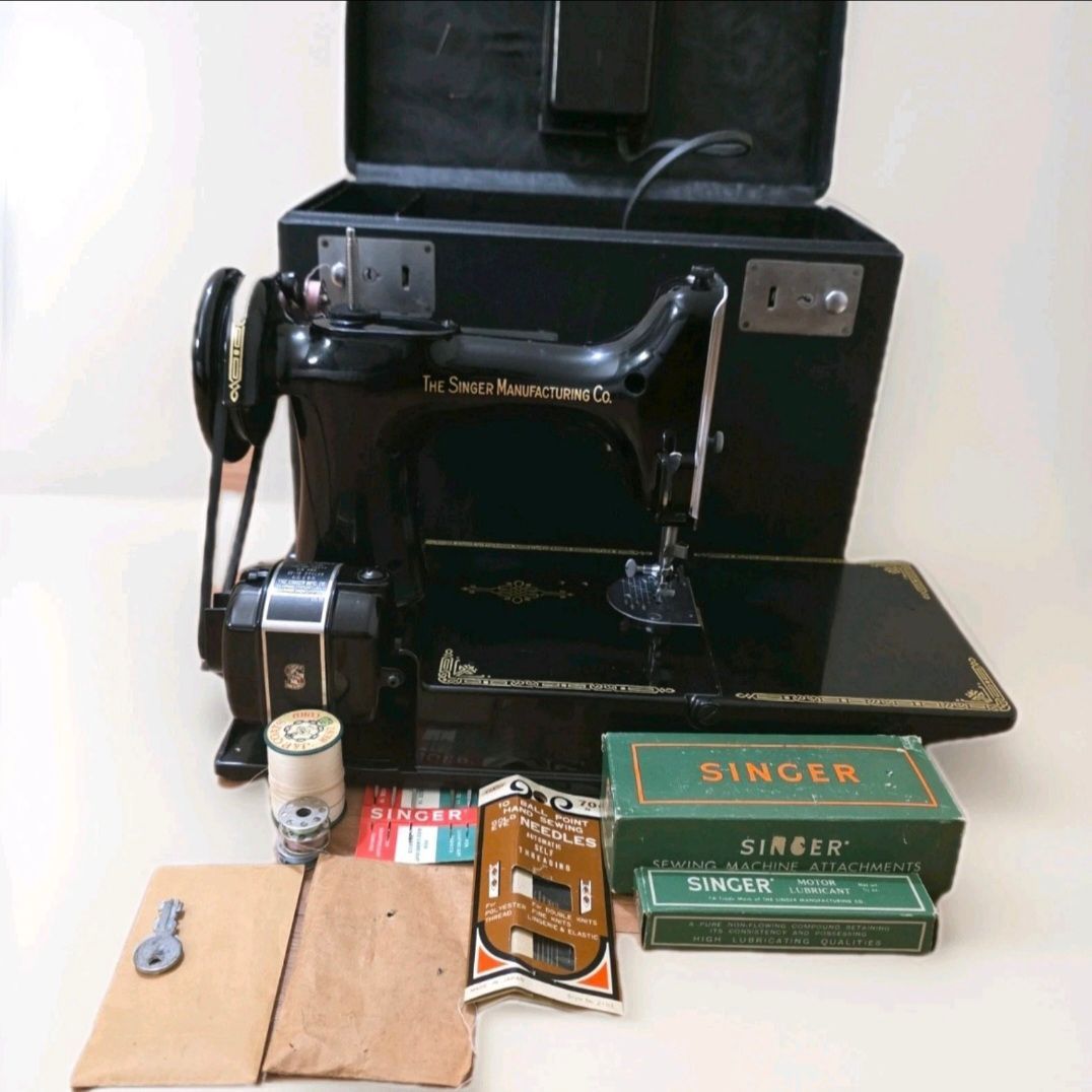 1952 Singer Feathweight 221