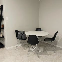 Table w/ chairs