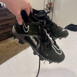 Boys Nike Alpha Football Cleats - Size 4 1/2