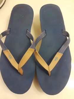 UGG SANDALS SIZE 8