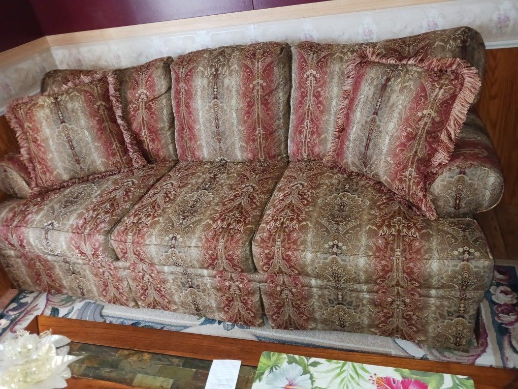 Beautiful Broyhill Sofa And Loveseat Set