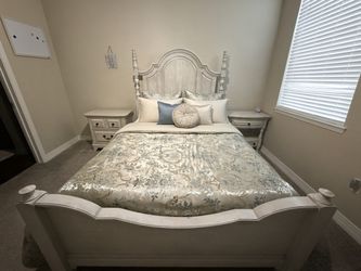 Kincaid Queen Bedroom Set + Mattress – Living Spaces – Like New – $2500
