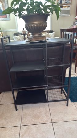 Mueble de metal liviano pero está fuerte