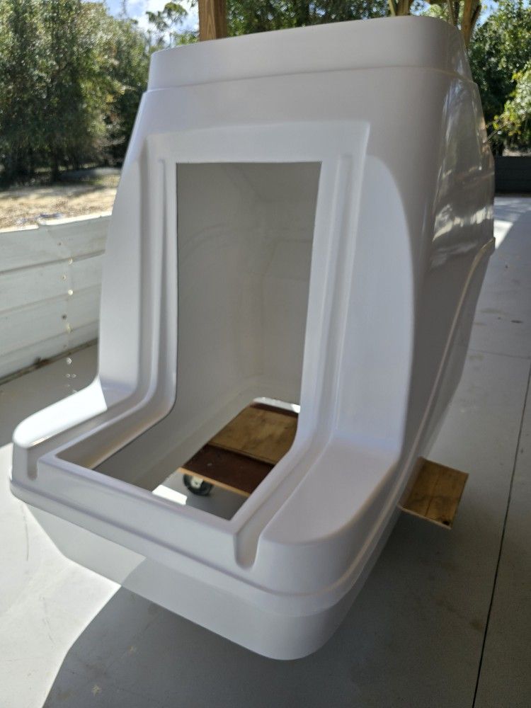 Boat Center Console With Door Hatch
