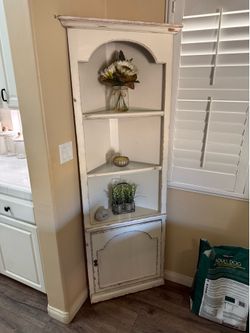 Corner shelve