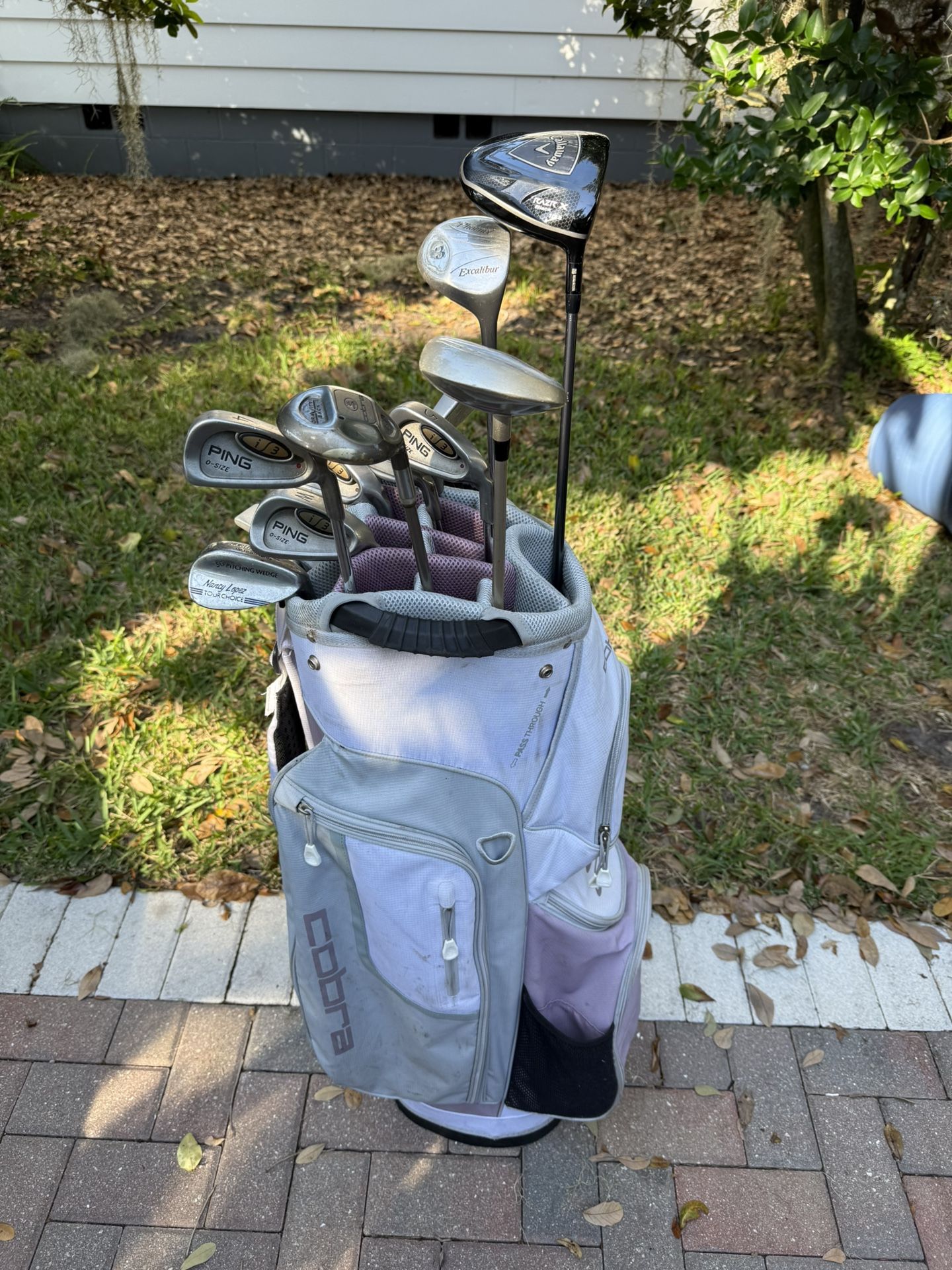 Ladies Ping I/3 golf club set with Callaway driver. Right handed complete set. Cobra golf bag