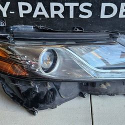 Toyota Camry Right Passenger Headlight Oem