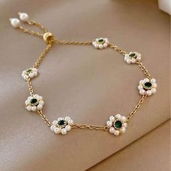 Delicate Pearls Zirconia Bracelet 
