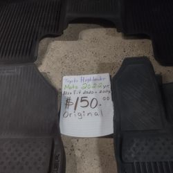 Mat's For Toyota Highlander Was $150. Reduced To $125.00 Good Condition In Donna Inside The City 