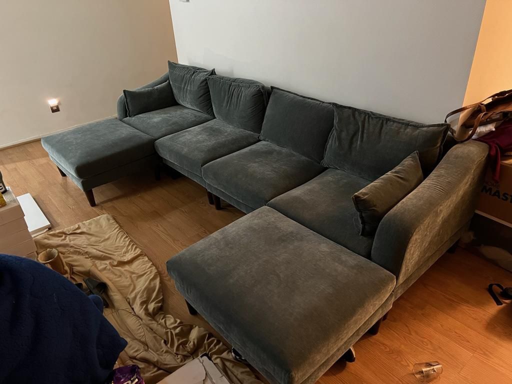 New 6 Piece Modular Sectional . Grey Morgan Fabric . 120” X 60”. Free Delivery !