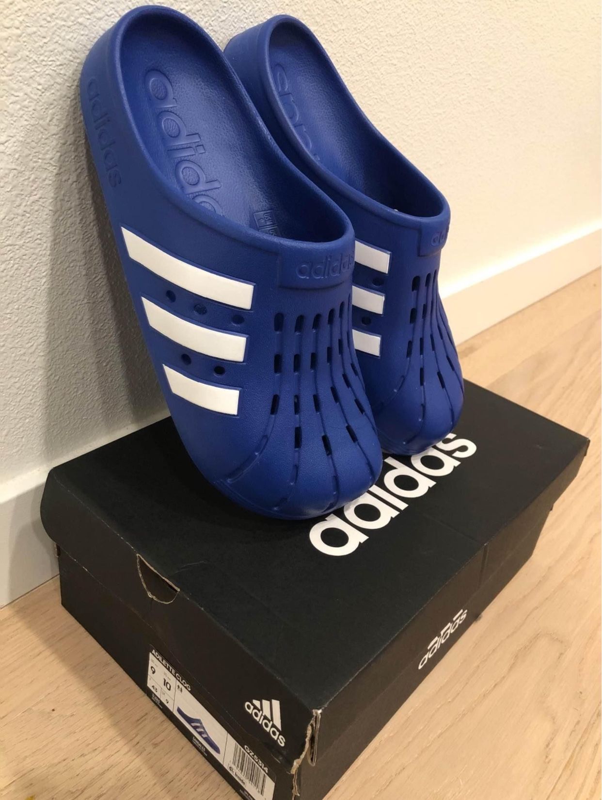 Adidas unisex adult Adilette Clog Size M9/W10 Clothing