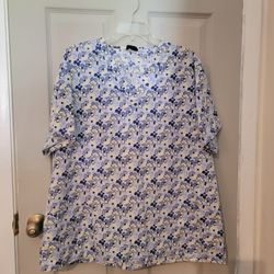 **WOMEN'S SCRUB TOP**