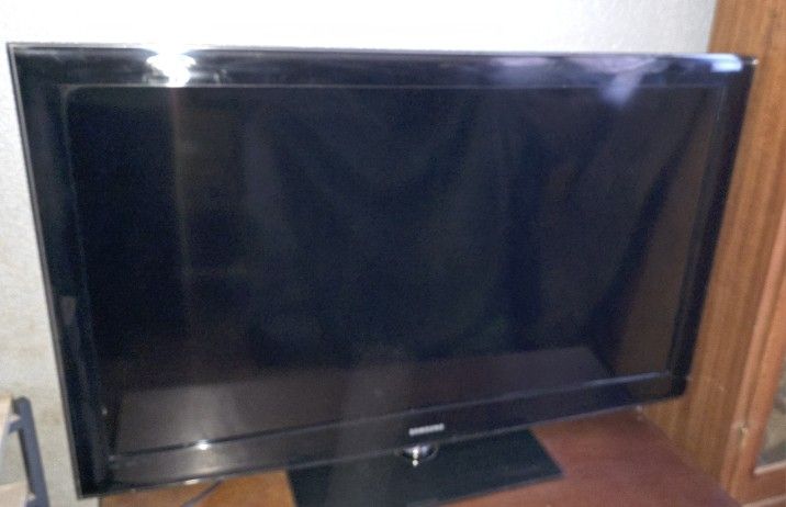 58 Inch Widescreen TV No Remote