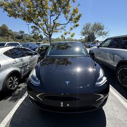 2024 Tesla Model Y Long Range AWD – 7 Seats