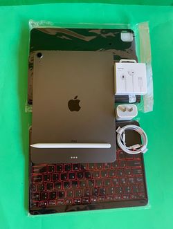 Apple IPad Air 4th Generation (10.9” Liquid Retina/ 2020 Model) 64GB with keyboard case, stylus pen & Accessories (256gb $439) 