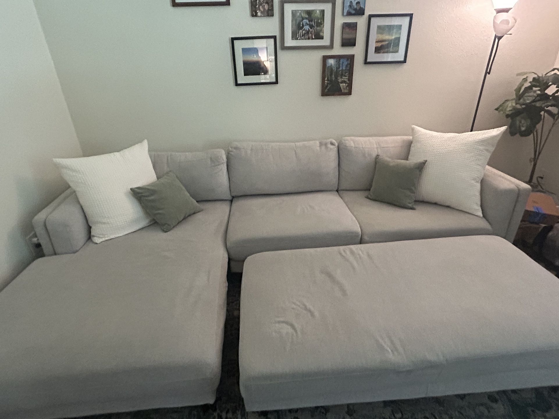 Modern Light Gray Sectional Couch w/ Ottoman