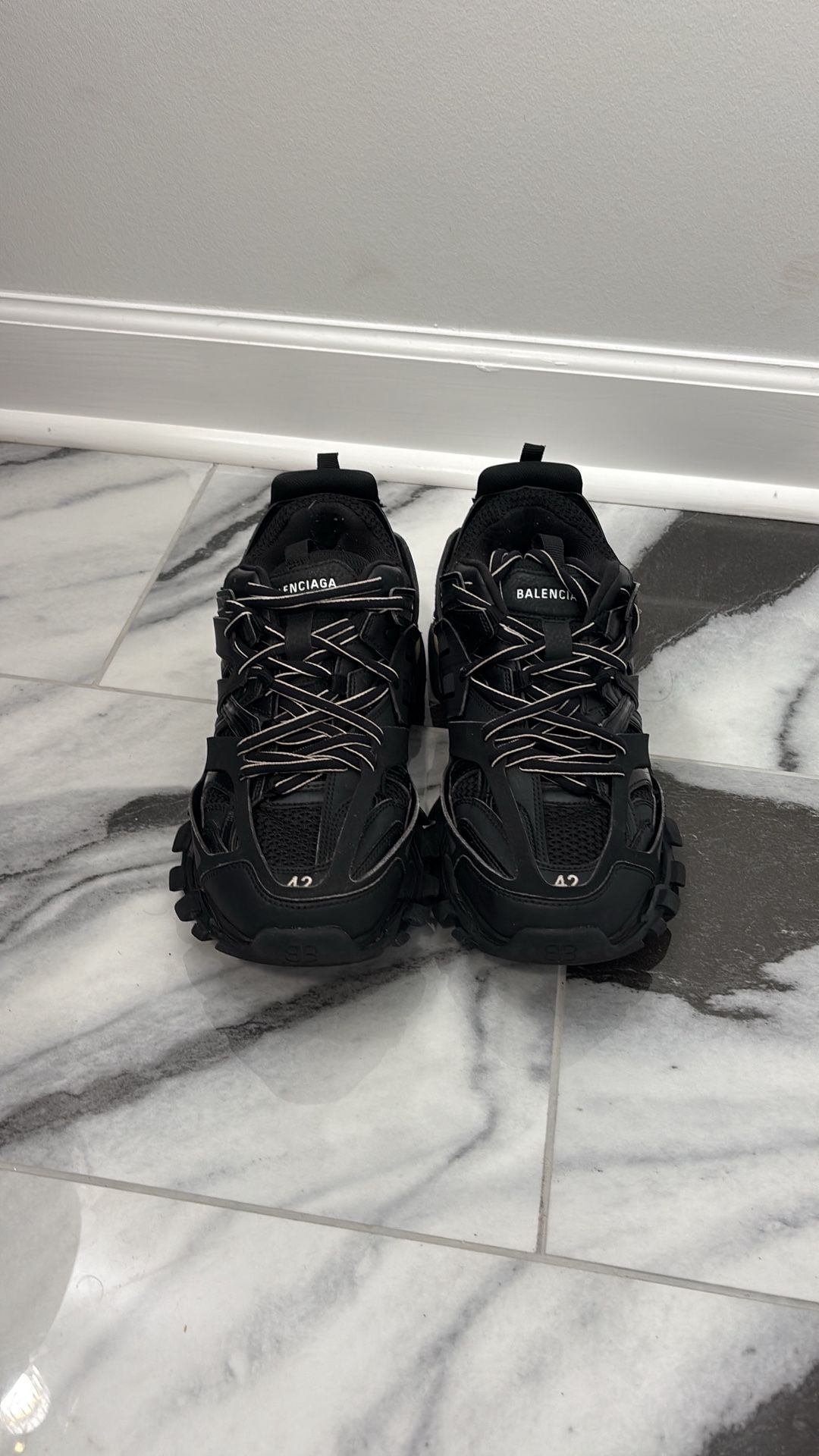 Size 42 Black Tracks 