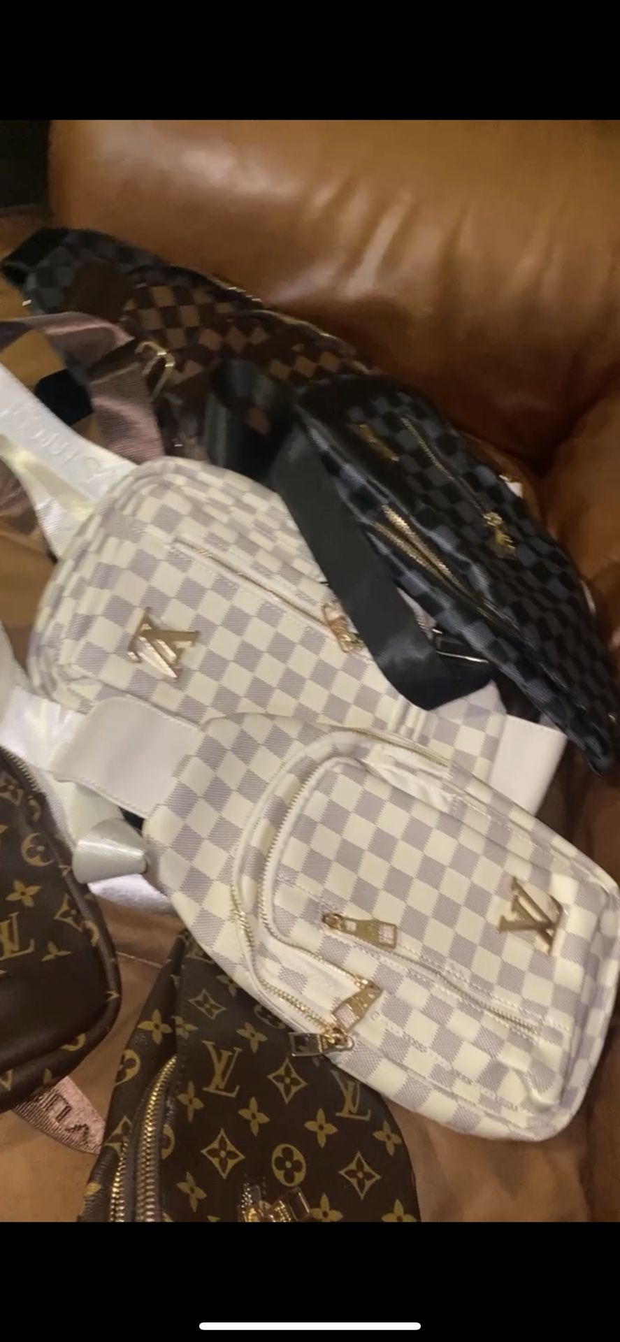 Loui Vuitton Side Bags / Gucci Wallets 