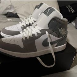 Men's Air Jordan Retro 1 Mid