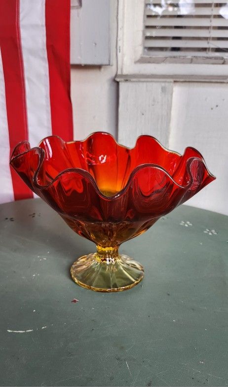 Vintage L.E. Smith Ruffled Amberina Glass Compote