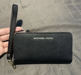 Micheal Kors wristlet/phone case