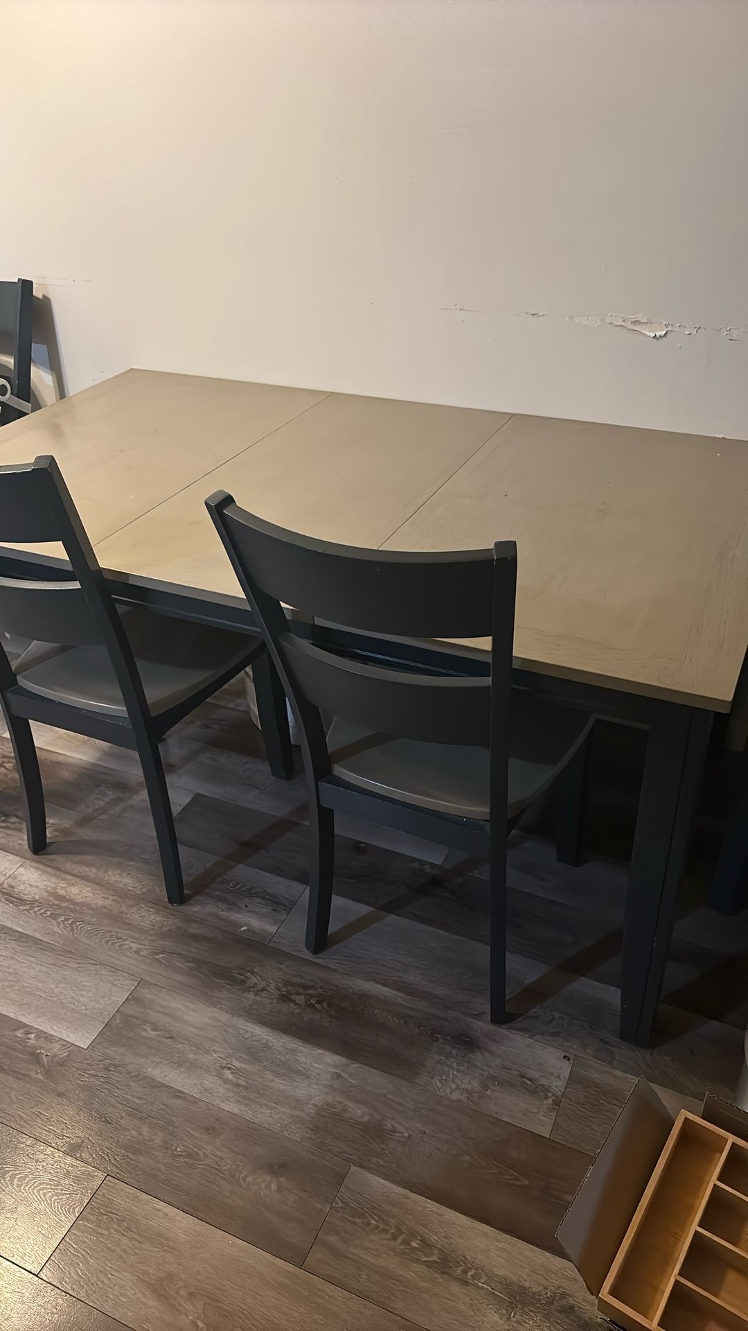 Table With 4 Chairs 