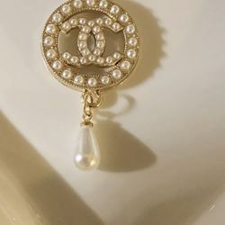 Vintage Pearl Chanel Zipper Pull Button Charm w/Chain